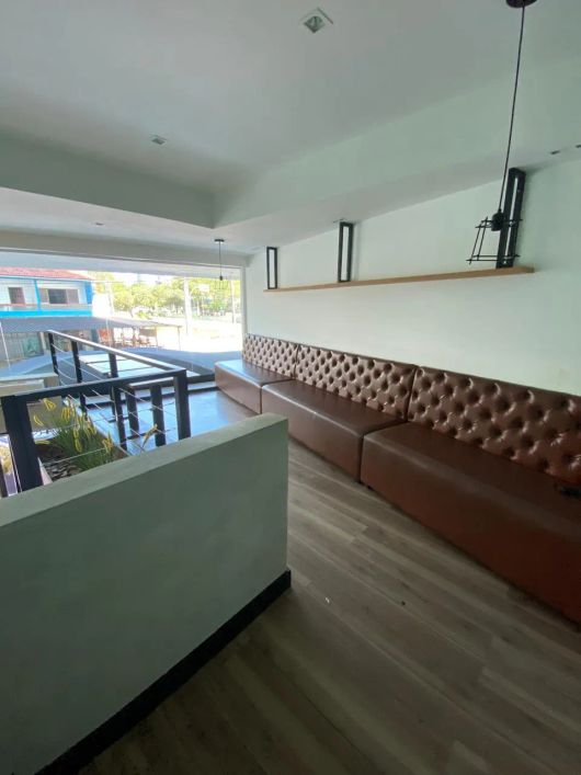 Linda Loja com 64 m², em centro comercial na Av. Roberto Freire em Ponta Negra