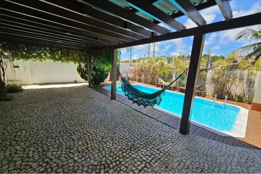 Belíssima Casa 6/4 Sendo 04 Suítes 600M² localização privilegiada - Capim macio