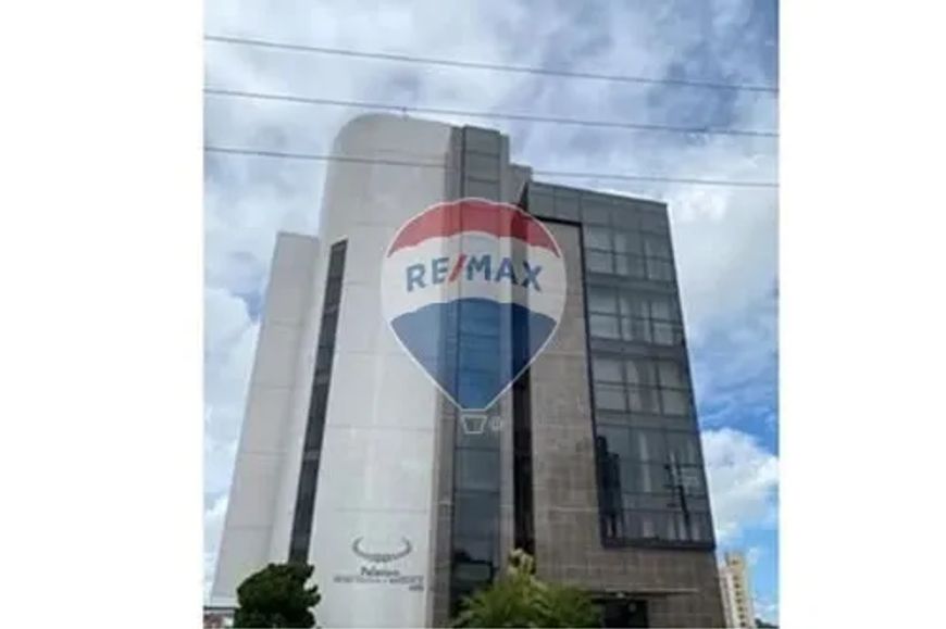 Sala comercial à venda em Candelária próximo ao Fórum