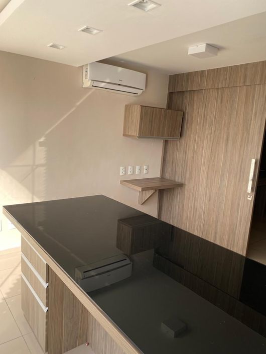 SALA COMERCIAL MOBILIADA NO EDIFÍCIO PLENARIUM - 38 M² - PISO TODO EM PORCELANATO - 2 BANHEIROS