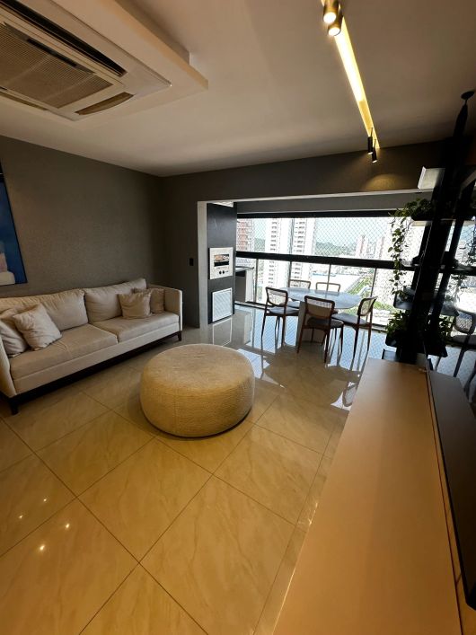 Belissimo apartamento com 4/4 sendo uma suite - 100% reformado e mobiliado