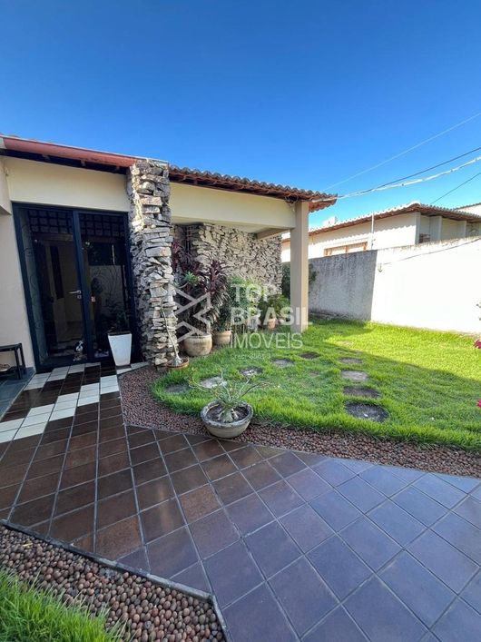 Casa com 05 quartos - Bairro Nazaré