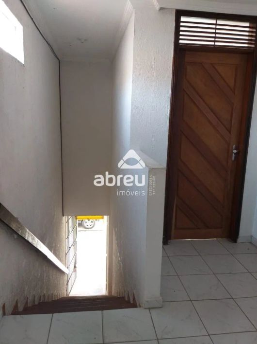 Prédio comercial no Alecrim.