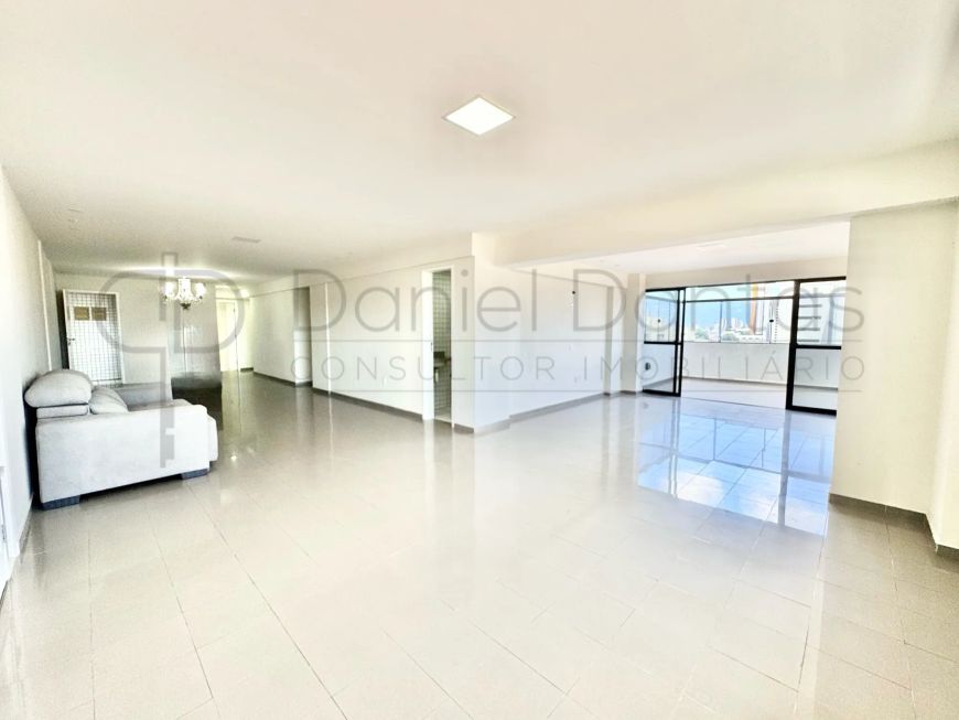 226m² em Lagoa Nova, 4 suítes, Oportunidade Palazzo Di Lacqua