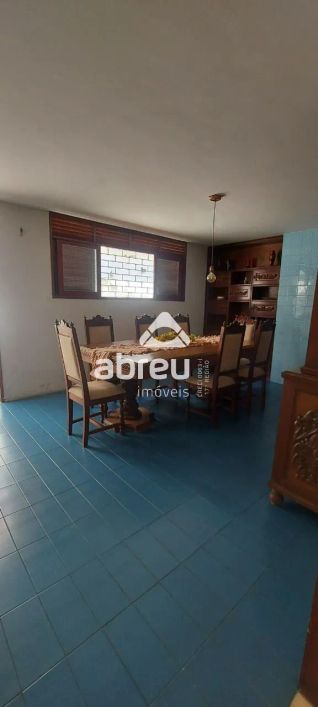 Casa com potencial comercial em Tirol