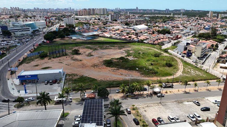 Terreno com 12.671 m2 na Av. Airton Sena