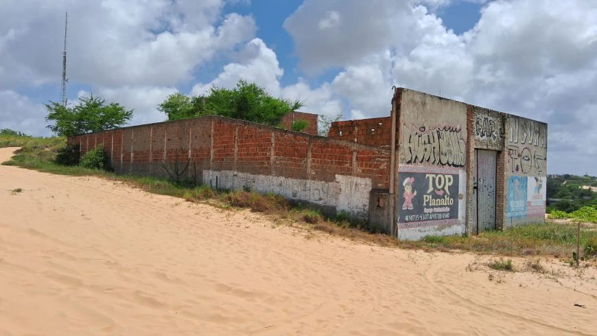 Imóvel para venda possui 2000 metros quadrados em Candelária - Natal - RN