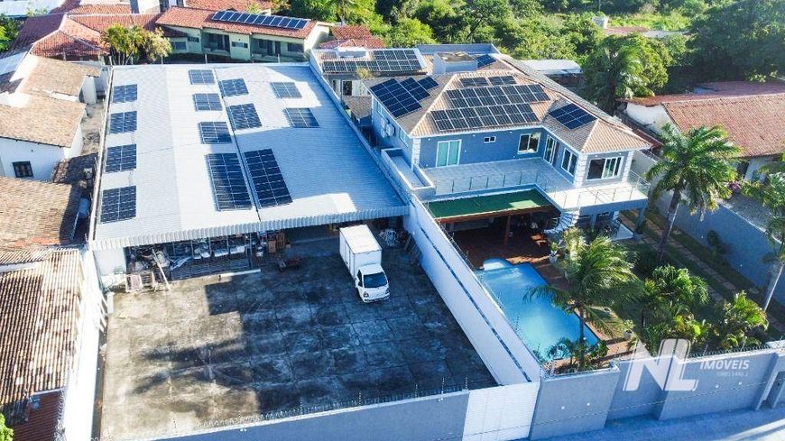 Galpão com 1000m² no melhor de Candelária, zona Sul