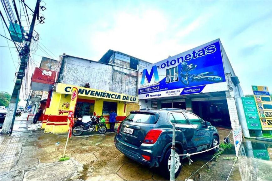 Prédio comercial no Alecrim com Kitnets.