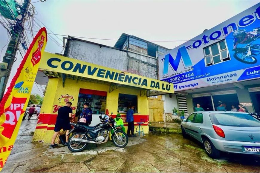 Prédio comercial no Alecrim com Kitnets.