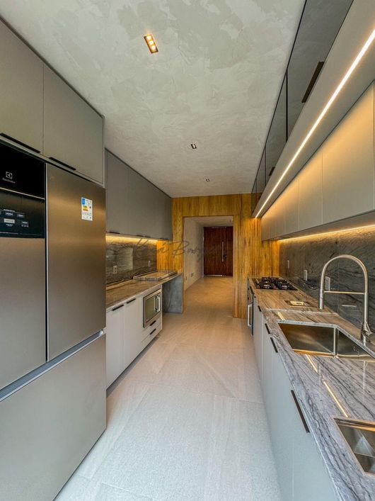 Casa Duplex com 4 suítes em Ponta Negra