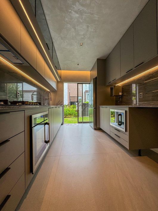 Casa Duplex com 4 suítes em Ponta Negra