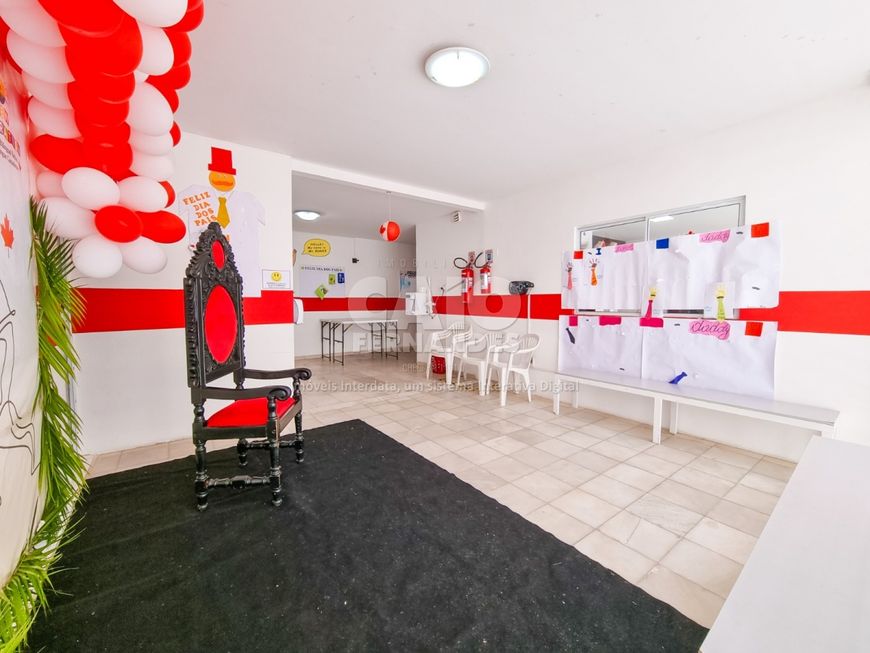 Prédio comercial em Tirol