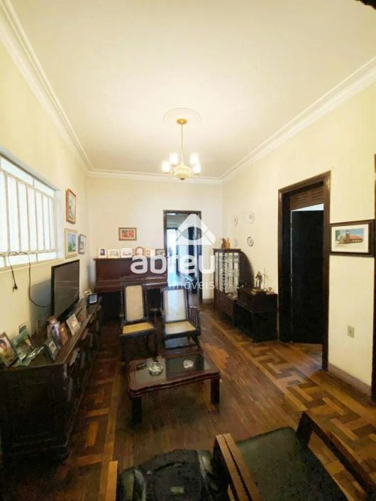 Imóvel comercial no Tirol