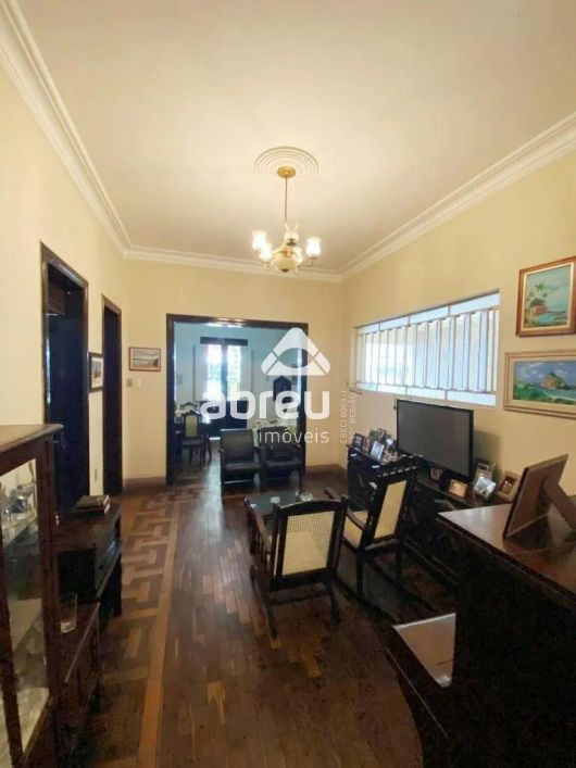 Imóvel comercial no Tirol