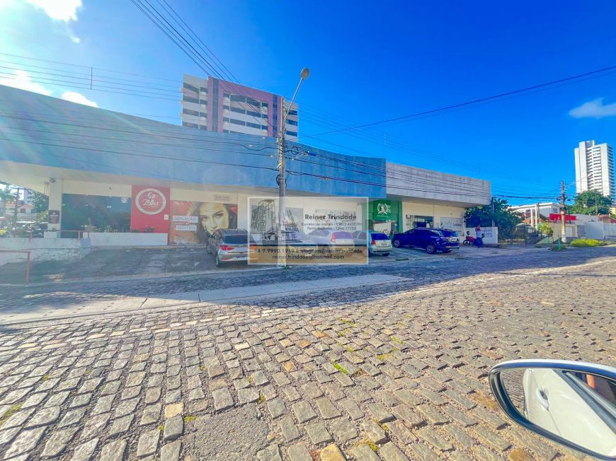 Ponto Comercial disponível para locação com 180m², sendo 100m² no térreo, 04 vagas por R$4.800,00.