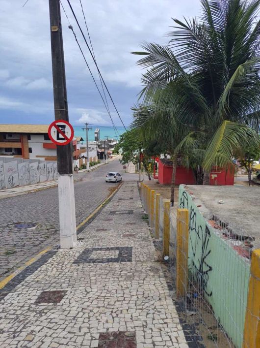 terreno com 1000 metros quadrados na engenheiro Roberto Freire com 3 ruas e um ponto alugado já