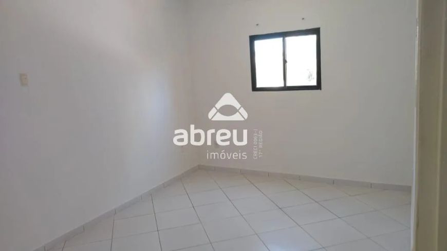 Prédio comercial na Av Alexandrino de Alencar