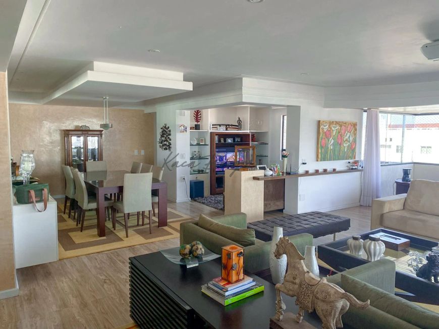 Apartamento 1 por andar com 234m², 3 suítes e 3 vagas