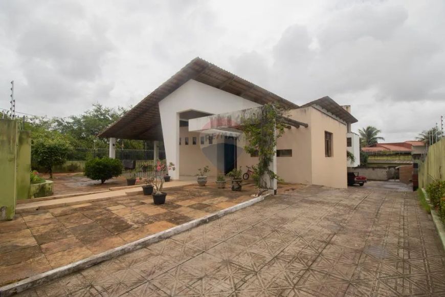 Casa Excelente na Candelária, com 04 dormitórios, sendo todos suítes