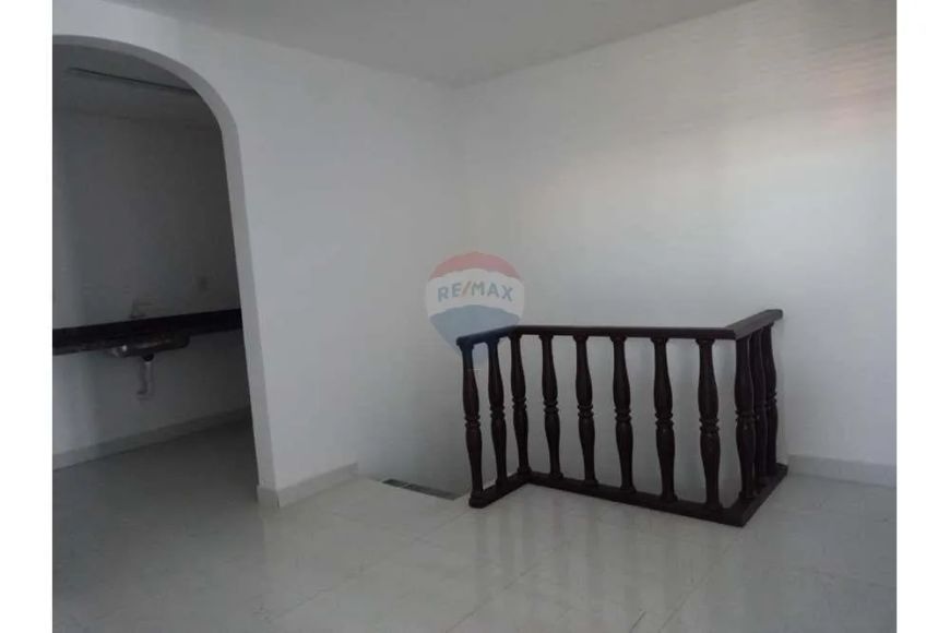 Prédio Comercial com 8 salas privativas, em Candelária próximo a av. Prudente de Morais.