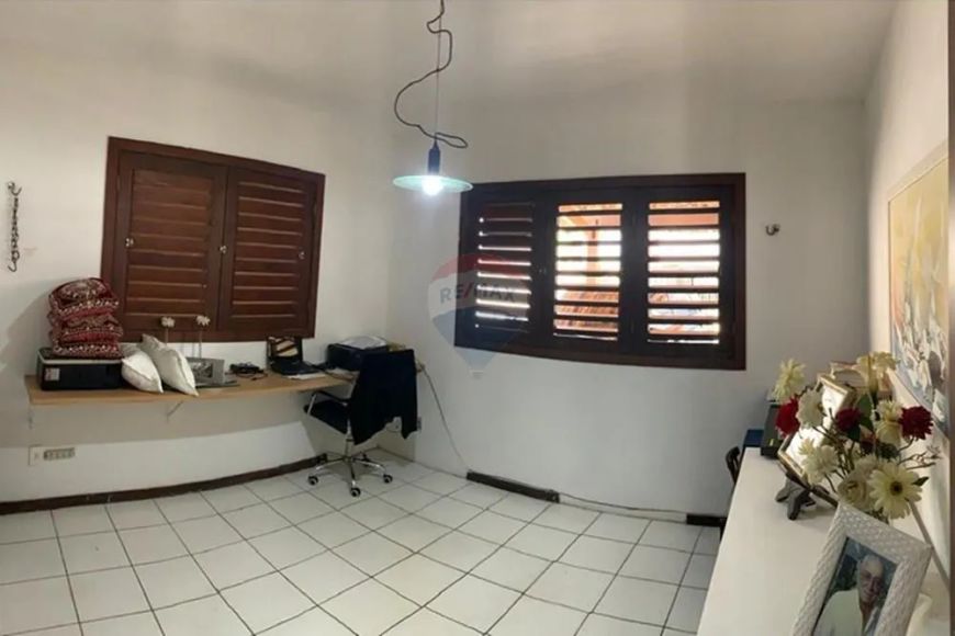 Casa Reformada no Barro Vermelho, Natal - 5 Quartos e Piscina