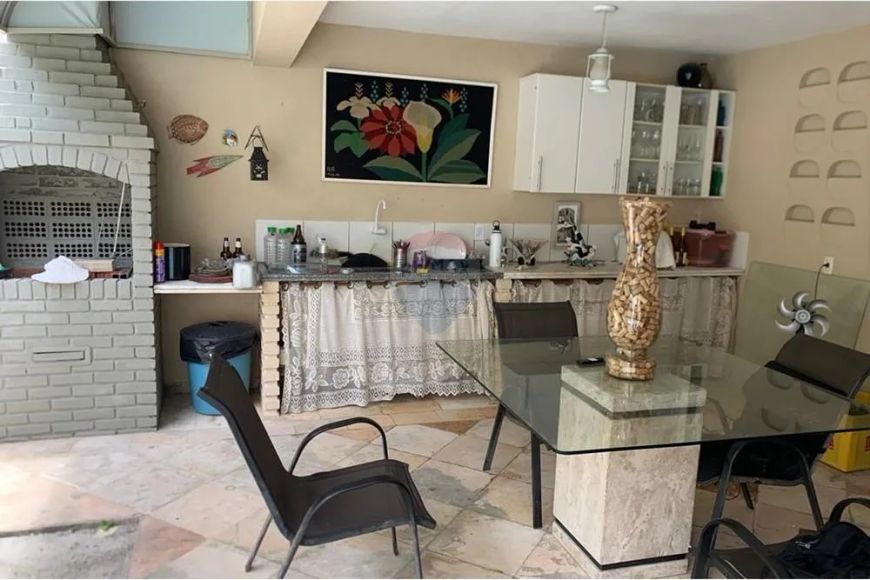 Casa Reformada no Barro Vermelho, Natal - 5 Quartos e Piscina