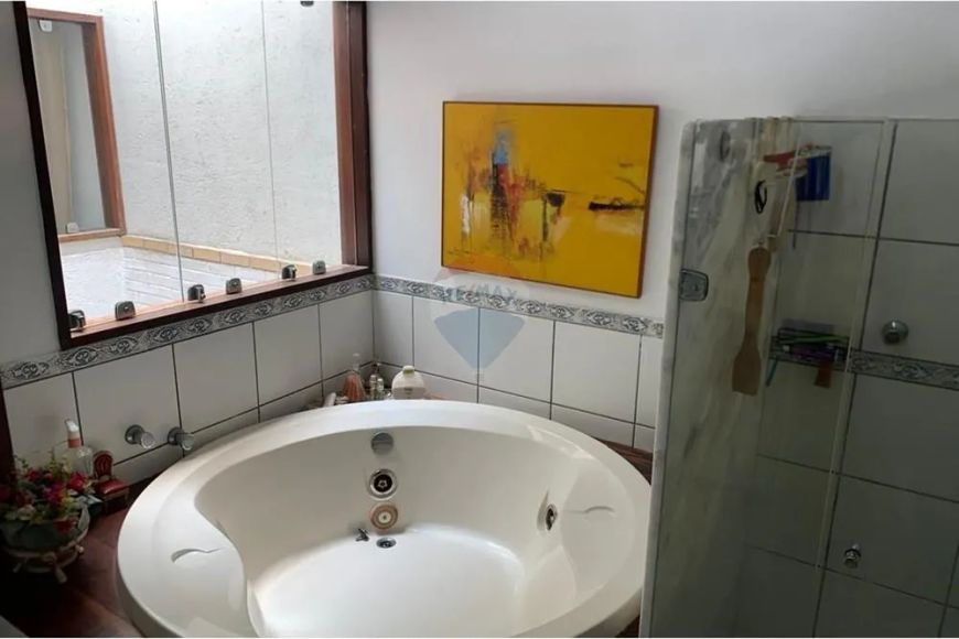 Casa Reformada no Barro Vermelho, Natal - 5 Quartos e Piscina