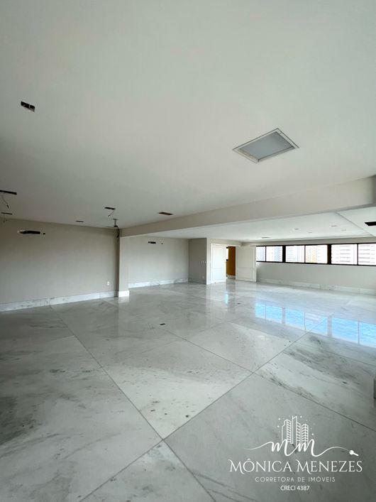 Apartamento para venda tem 386m, com 4 suítes, todo no mármore