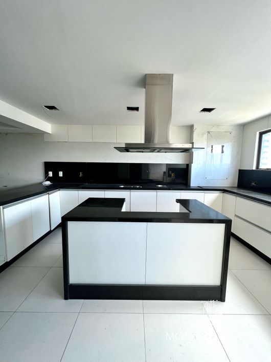Apartamento para venda tem 386m, com 4 suítes, todo no mármore