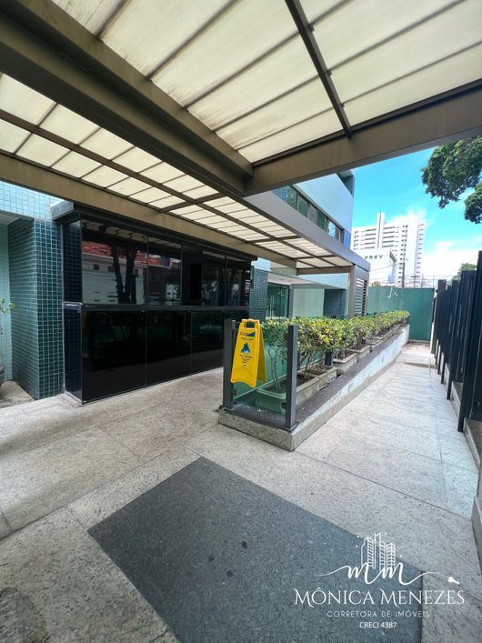Apartamento para venda tem 386m, com 4 suítes, todo no mármore