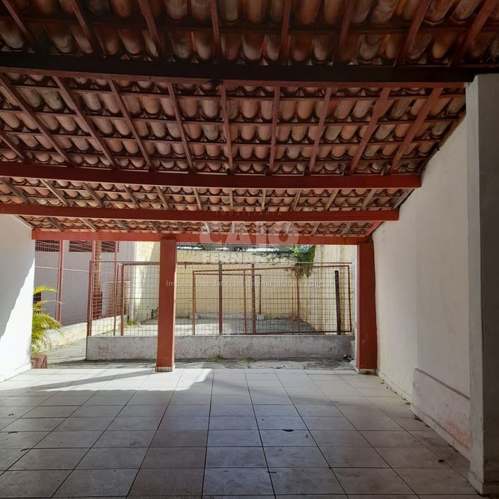 Prédio comercial em Dix Sept Rosado