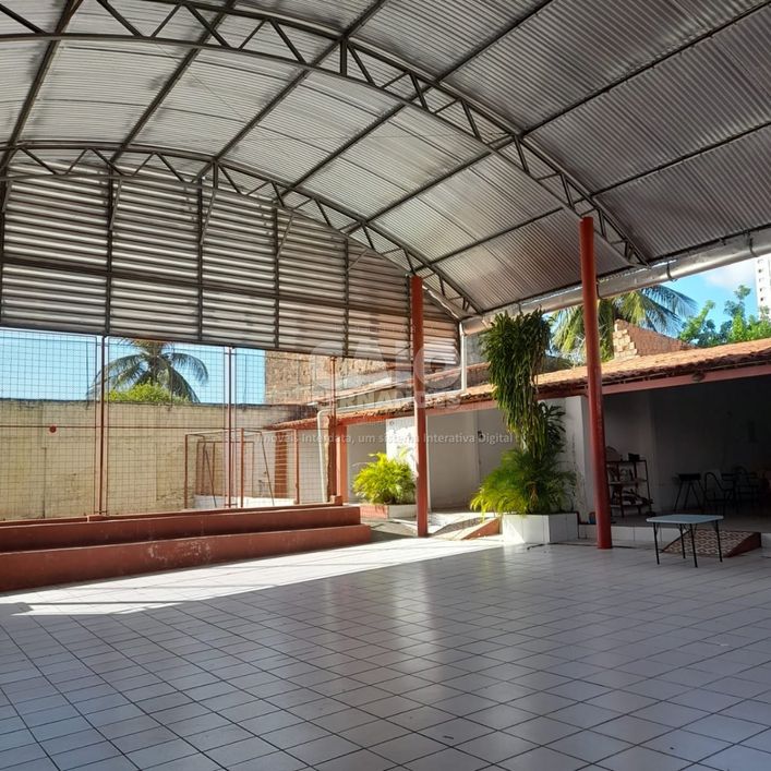 Prédio comercial em Dix Sept Rosado