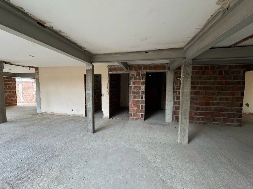 Excelente Imóvel Comercial Para Clinicas e Escritórios com 375m² de área construída.