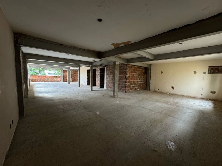 Excelente Imóvel Comercial Para Clinicas e Escritórios com 375m² de área construída.