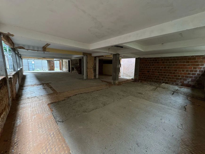Excelente Imóvel Comercial Para Clinicas e Escritórios com 375m² de área construída.