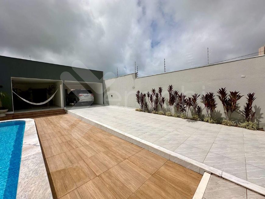 Casa à venda em Capim Macio (Natal/RN) | 5/4 sendo 3 suítes - 231 m²