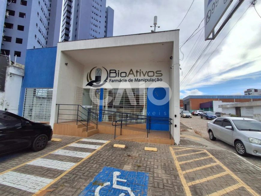 Prédio comercial em Tirol