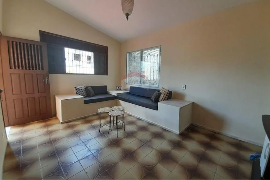 VENDE-SE Casa com 6/4 em Ponta Negra