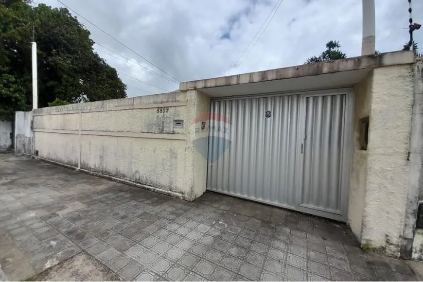 VENDE-SE Casa com 6/4 em Ponta Negra