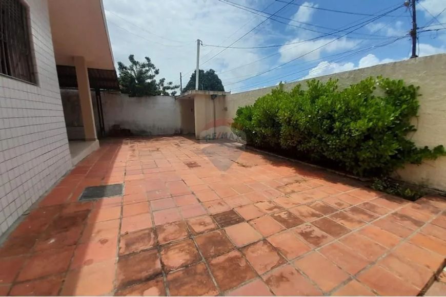 VENDE-SE Casa com 6/4 em Ponta Negra