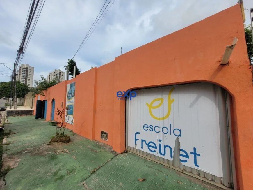 Excelente casa em capim macio para moradia, colégio ou empresa.