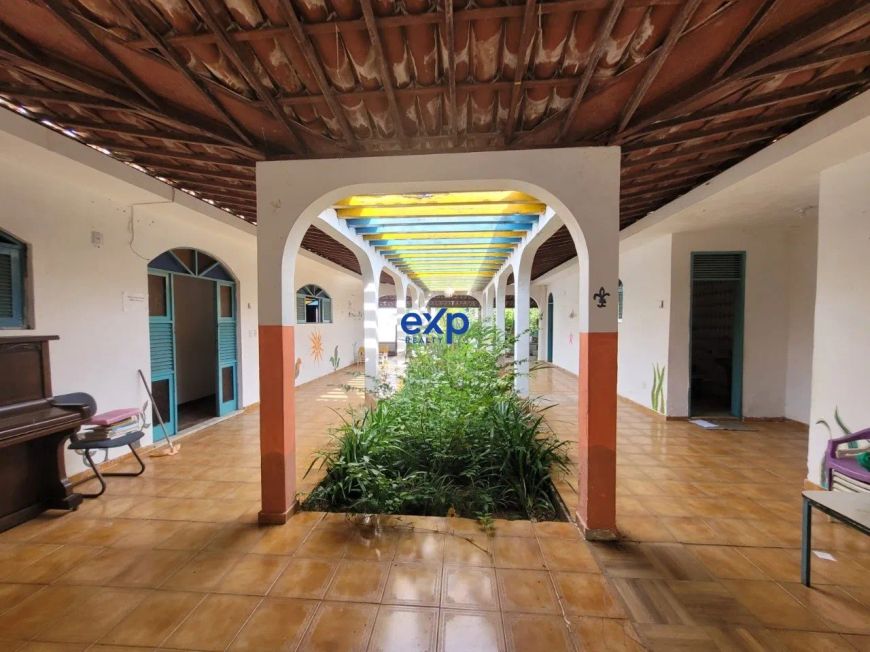 Excelente casa em capim macio para moradia, colégio ou empresa.