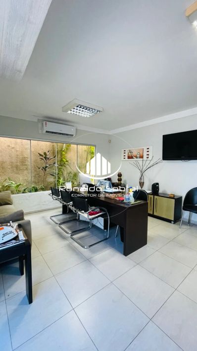 oportunidade de VENDA para escritório, consultório, salas comerciais, etc. CASA 8/4, sendo 2 suítes