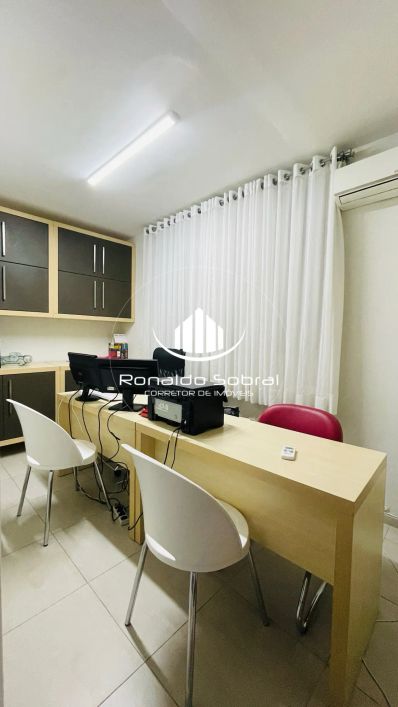 oportunidade de VENDA para escritório, consultório, salas comerciais, etc. CASA 8/4, sendo 2 suítes
