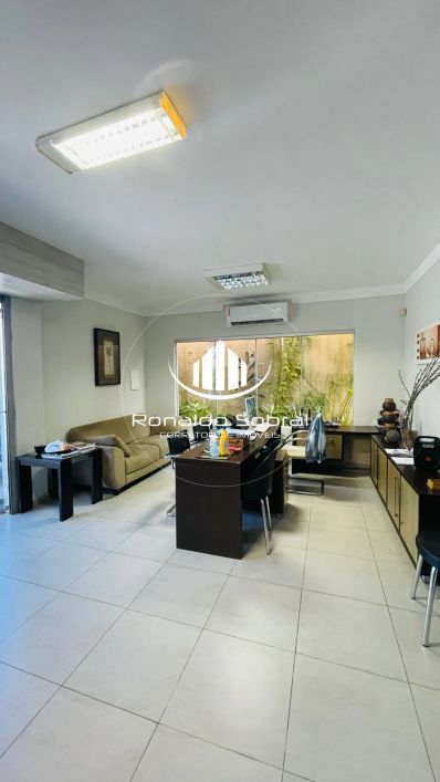 oportunidade de VENDA para escritório, consultório, salas comerciais, etc. CASA 8/4, sendo 2 suítes