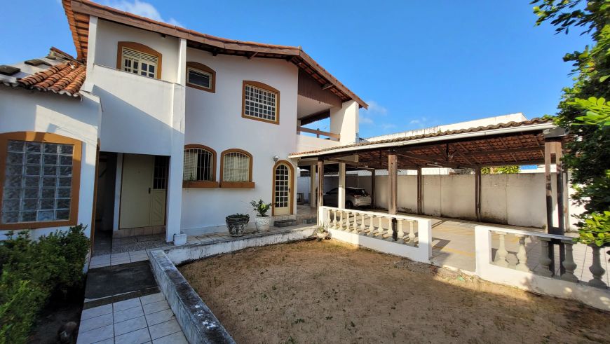 Casa/ex pousada com 14 quartos, 651m² de área construída e terreno de 581m² no bairro de Lagoa Nova.
