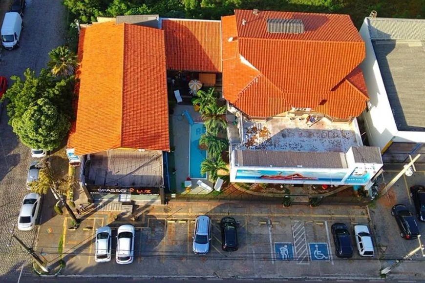 Esquina comercial visionária na Av. Engenheiro Roberto Freire disponível para venda!!!!