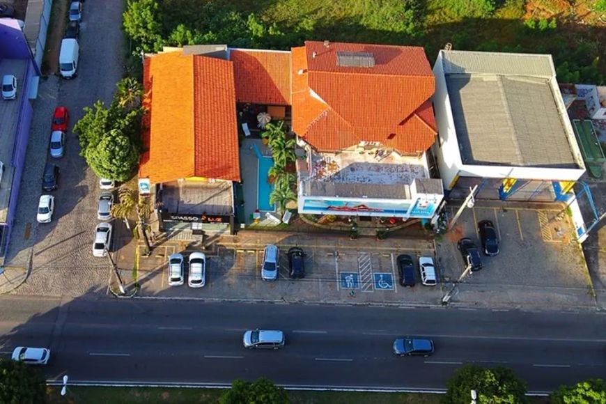 Esquina comercial visionária na Av. Engenheiro Roberto Freire disponível para venda!!!!