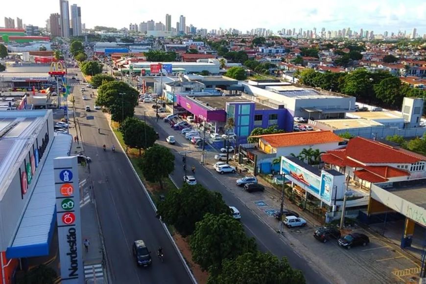 Esquina comercial visionária na Av. Engenheiro Roberto Freire disponível para venda!!!!